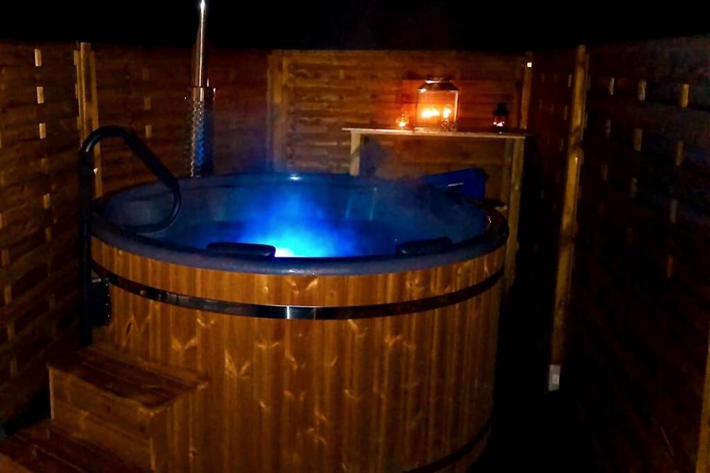 Ruhig Gelegene, Top Moderne Ferienwohnung - Hot Tub Und Sauna Gegen Aufpreis Neuhaus an Der Eger Exterior foto